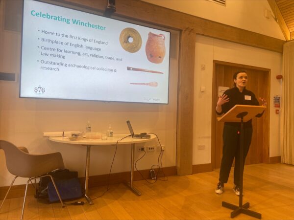 Jaane Rowehl presenting at the Museum Forum 2023.